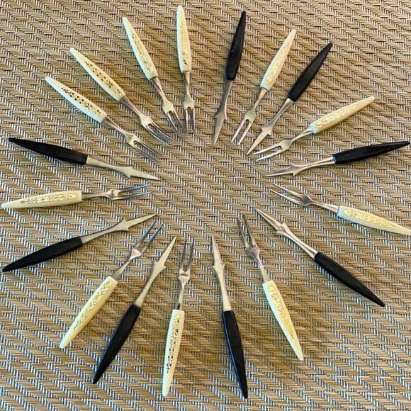 Mid Century Cocktail / Hors d'oeuvre Fork Set - Picture 1 of 5